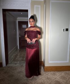 فستان خمري فاخر بتصميم مزدوج