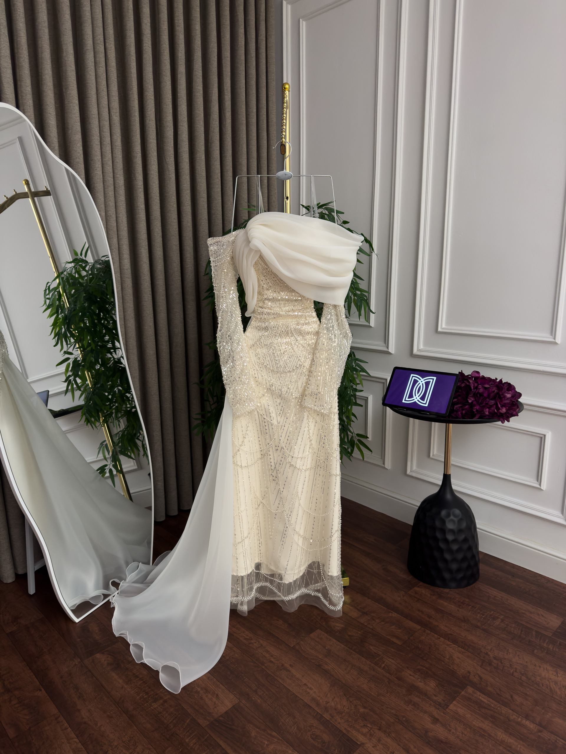 فستان سهرة لون أبيض كريمي - الصورة 3