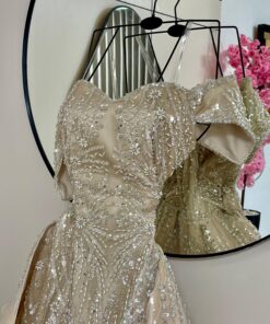 Alternative view of فستان فاخر بتطريزات فضية وتصميم ملكي