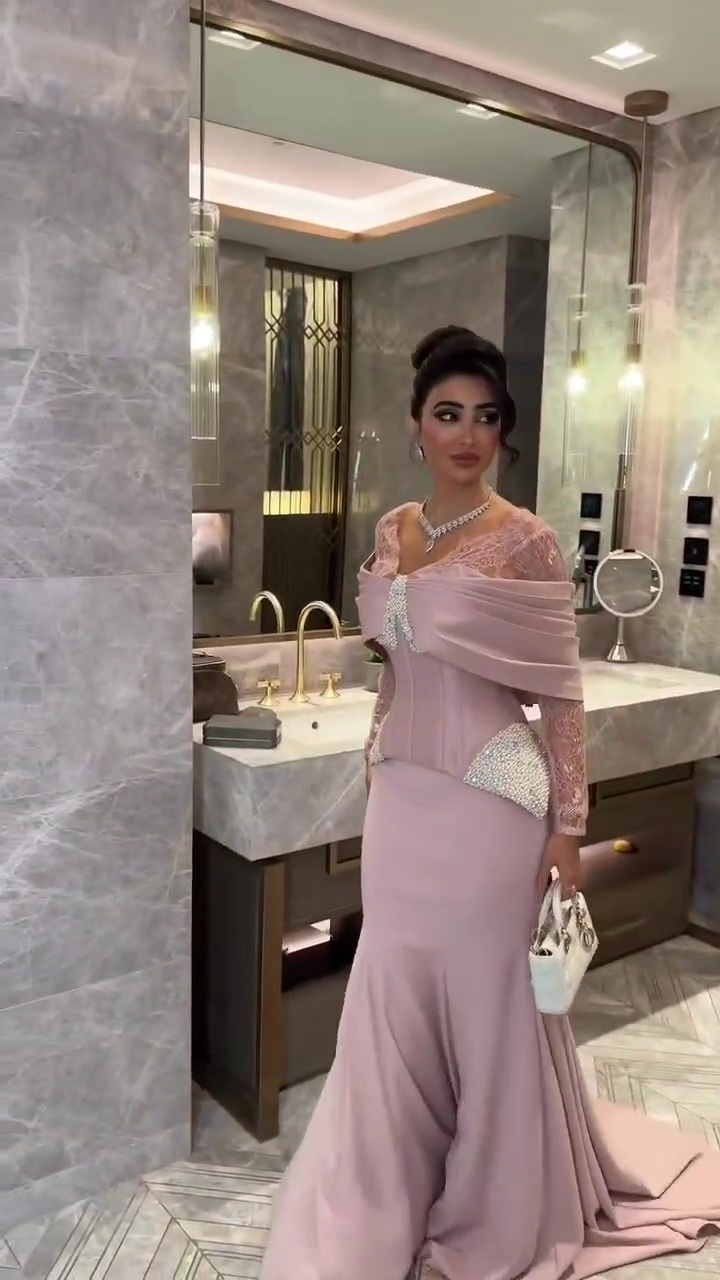 فستان سهرة بلون وردي