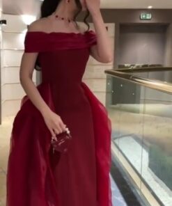 فساتين سهرة لون احمر