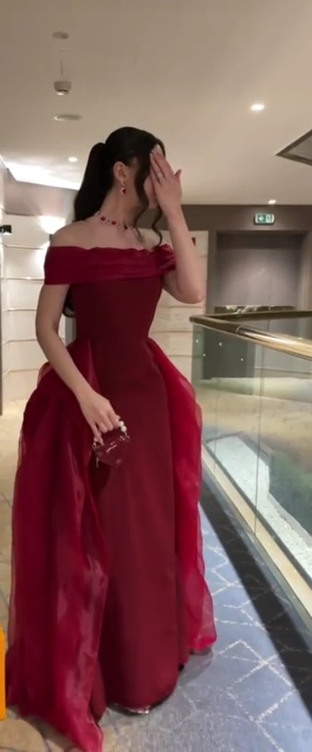 فساتين سهرة لون احمر