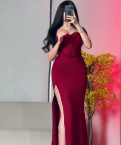 فستان سهرة أحمر بقصّة أنيقة وشق أمامي – متجر روزيتا