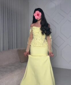 Alternative view of فستان أصفر فاتح مزين بتطريزات زهرية وأكمام شفافة