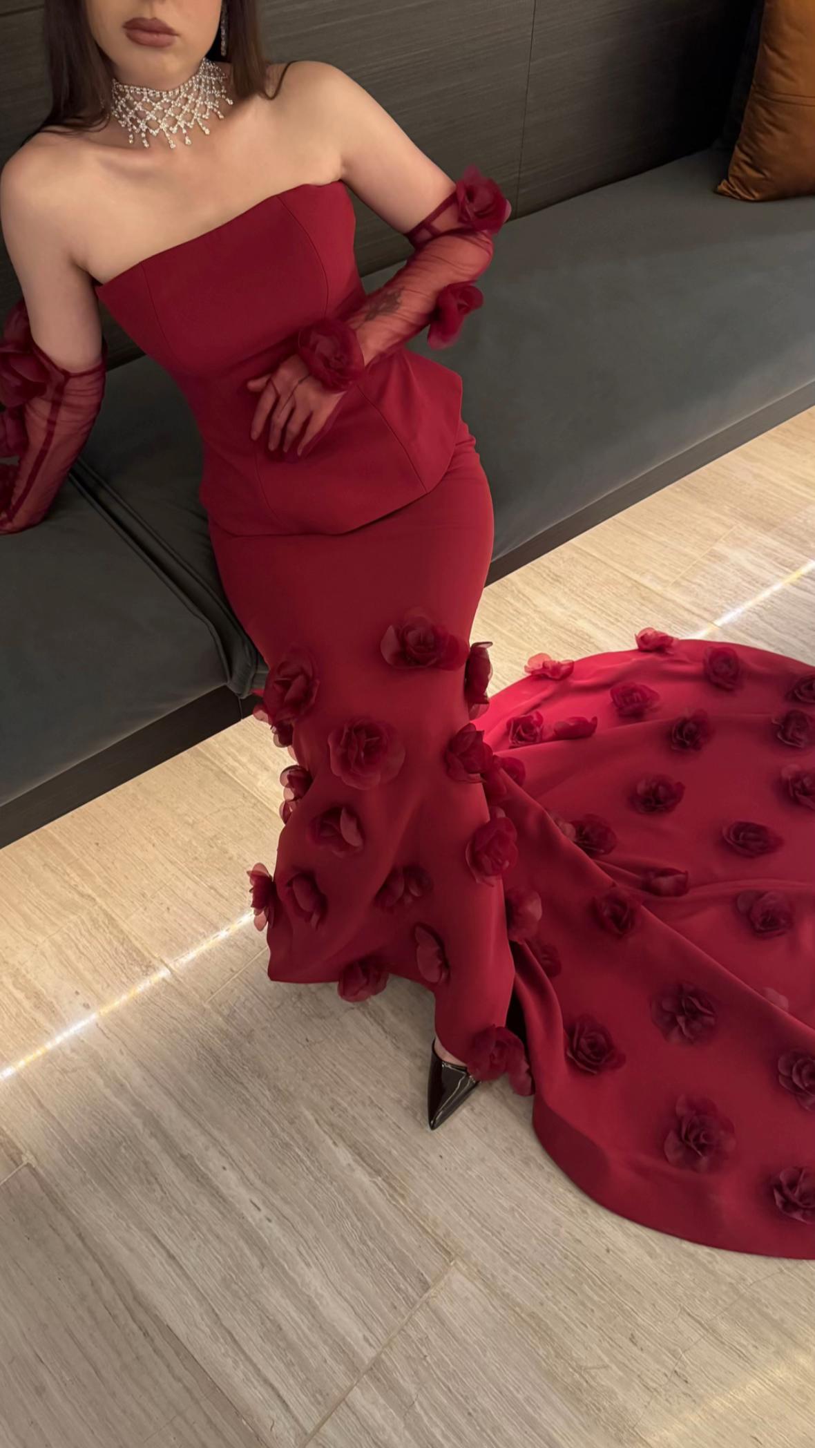 فستان سهرة لون أحمر طويل - الصورة 2