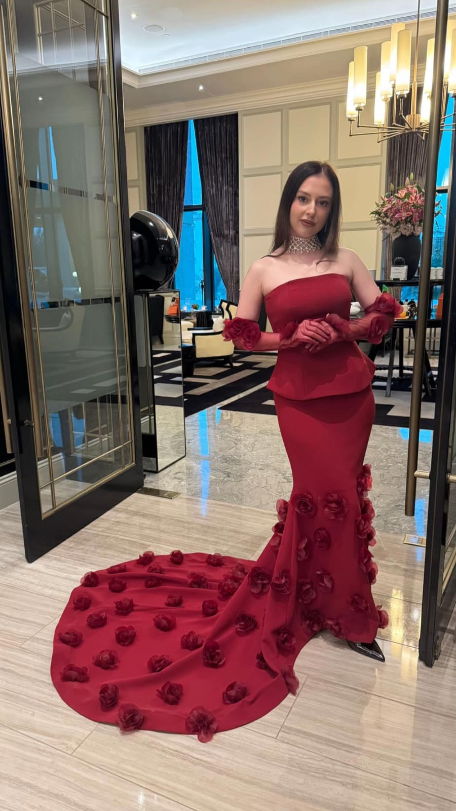 فستان سهرة لون أحمر طويل