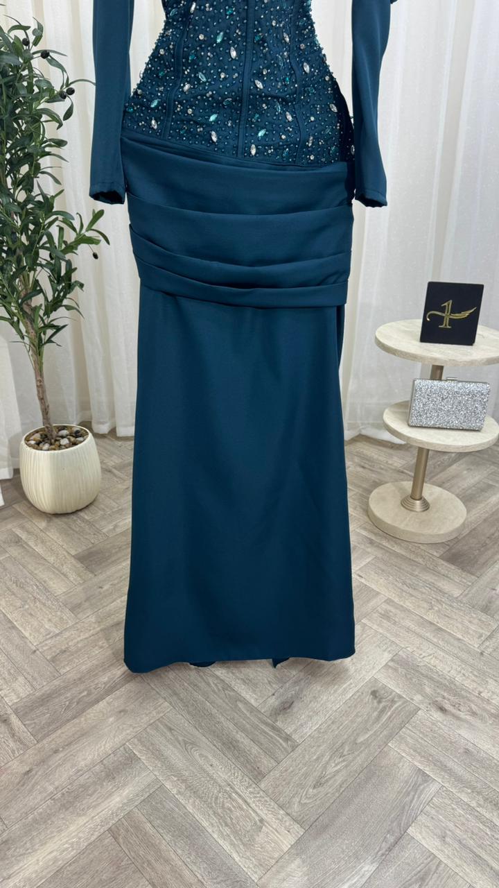 فستان سهرة أزرق بترولي مطرز بتصميم أوف شولدر وأكمام فاخرة - الصورة 5