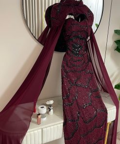 فستان برغندي فاخر مزين بتفاصيل لامعة من روزيتا