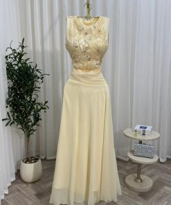 Alternative view of فستان سهرة أصفر مطرّز تصميم ناعم وراقي