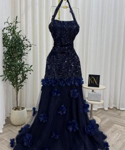 فستان سهرة كحلي فخم بتطريز وزهور ثلاثية الأبعاد