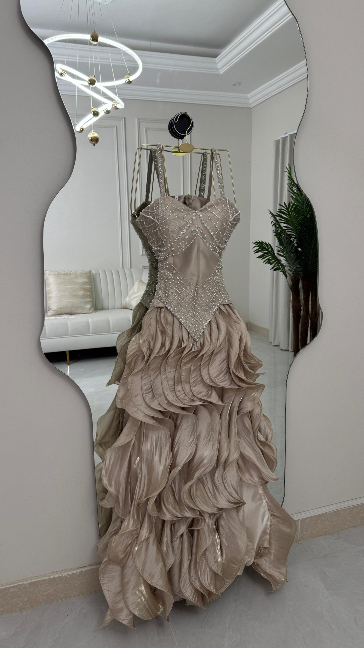 فستان سهرة فاخر من أناقة لا مثيل لها في كل مناسبة