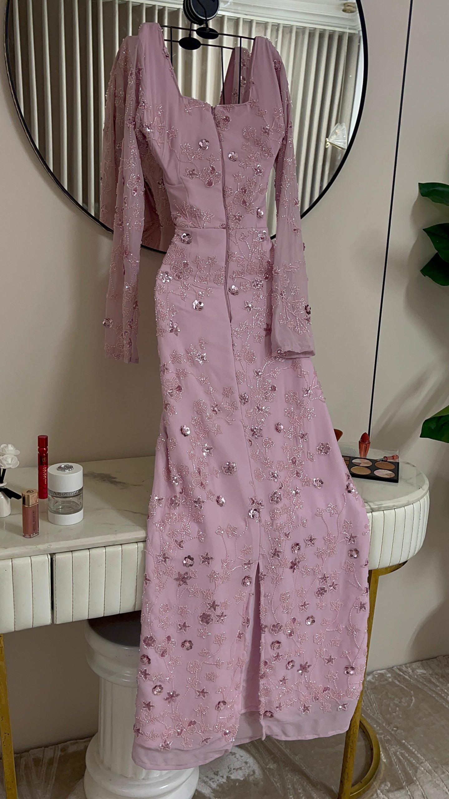 فستان سهرة وردي من روزيتا: نعومة وفخامة بلمسة تميّز المرأة السعودية - الصورة 4