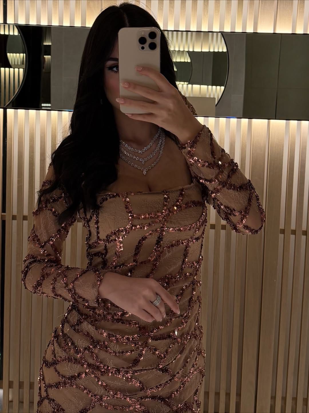 فستان سهرة فخم وأنيق - الصورة 6