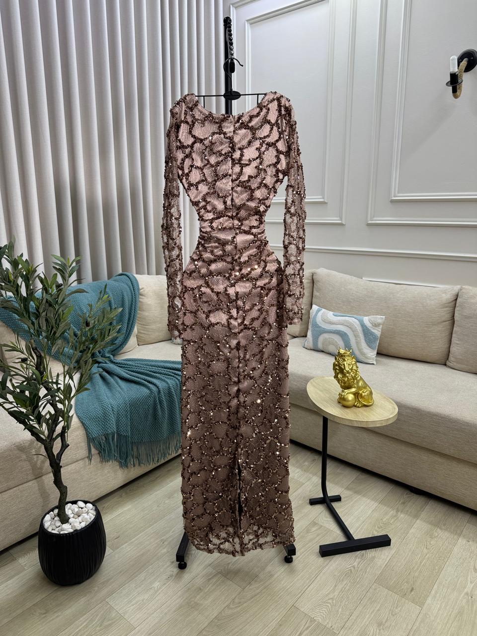 فستان سهرة فخم وأنيق - الصورة 3