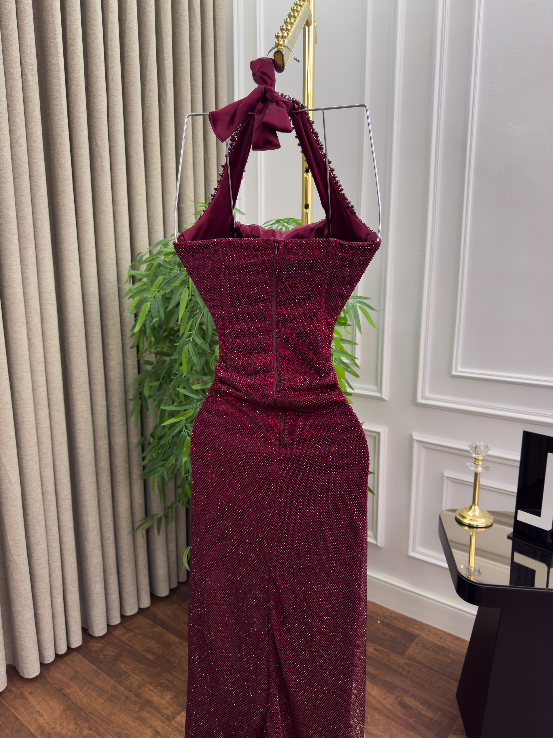 فستان سهرات مزخرف بأحجار لامعة - الصورة 2