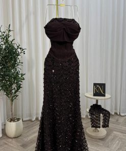 Alternative view of فستان سهرة مزخرف بالخرز بلون البني الداكن