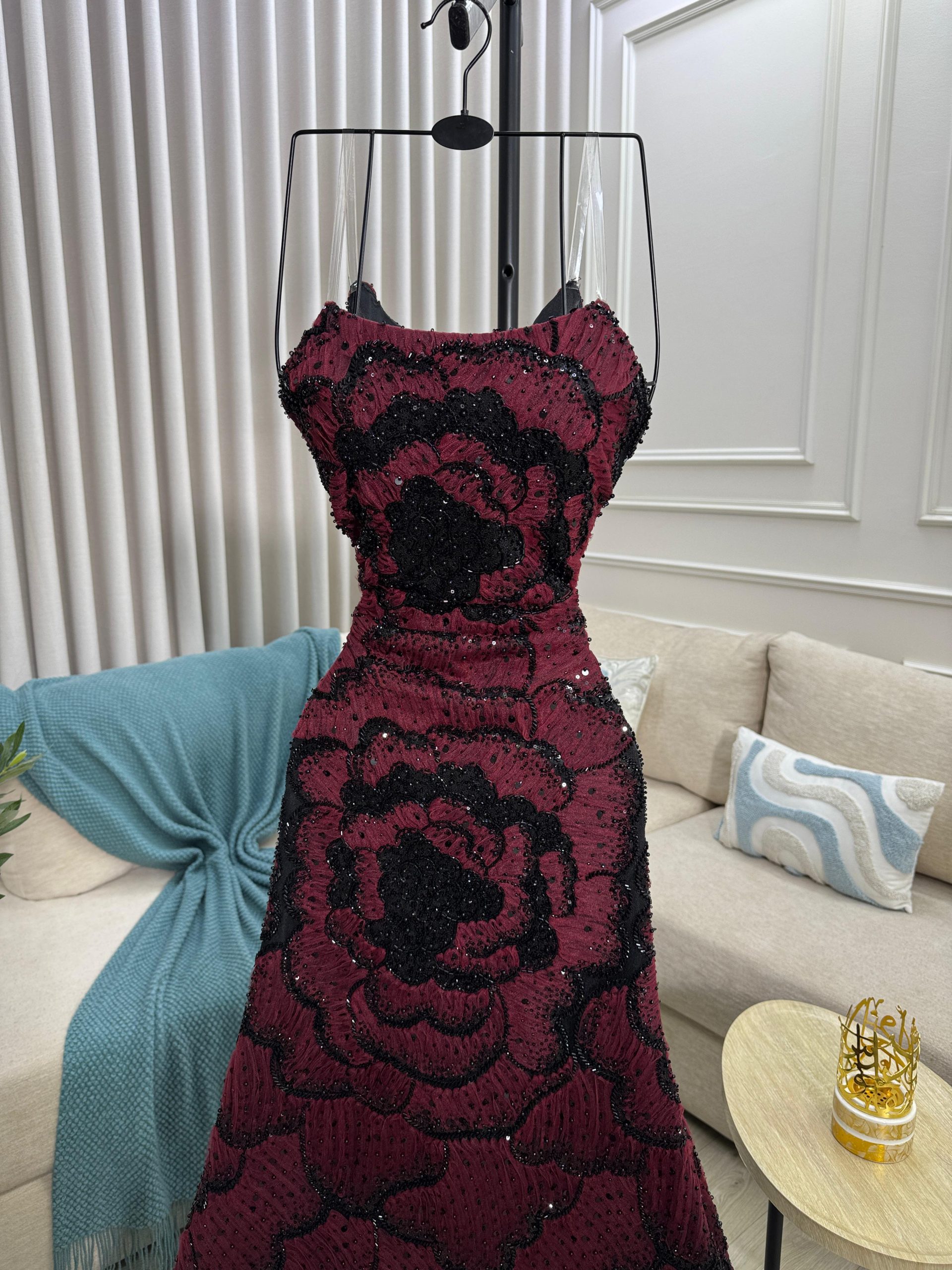 فستان سهرة مزخرف بالأزهار اللامعة من روزيتا – اللون العنابي - الصورة 3