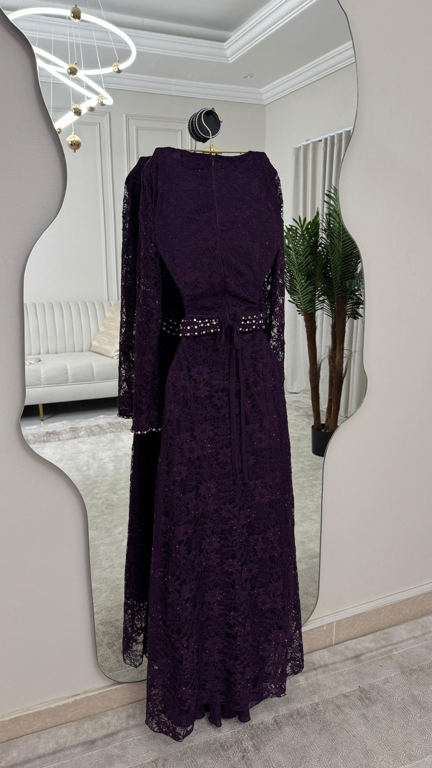 فستان سهرة بنفسجي دانتيل مع خرز لامع – تصميم فاخر بأكمام طويلة للمناسبات - الصورة 3