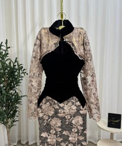 Alternative view of فستان سهرة جوخ مع دانتيل تصميم فخم يناسب المناسبات