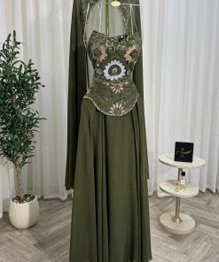 Alternative view of فستان سهرة أخضر مزخرف بالأحجار اللامعة – تصميم أنثوي فاخر للمناسبات