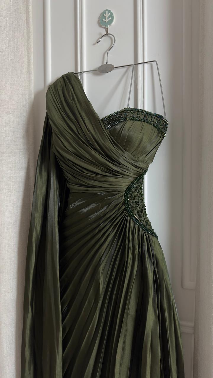 فستان سهرة أخضرتصميم فاخر وأنيق للمناسبات - الصورة 4