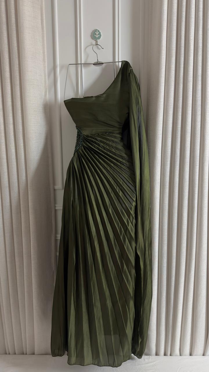 فستان سهرة أخضرتصميم فاخر وأنيق للمناسبات - الصورة 2