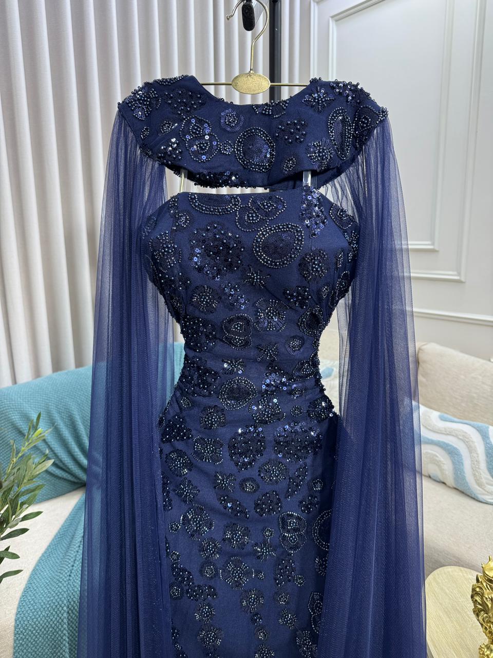 فستان سهرة أزرق تصميم فاخر للمناسبات الرفيعة - الصورة 3