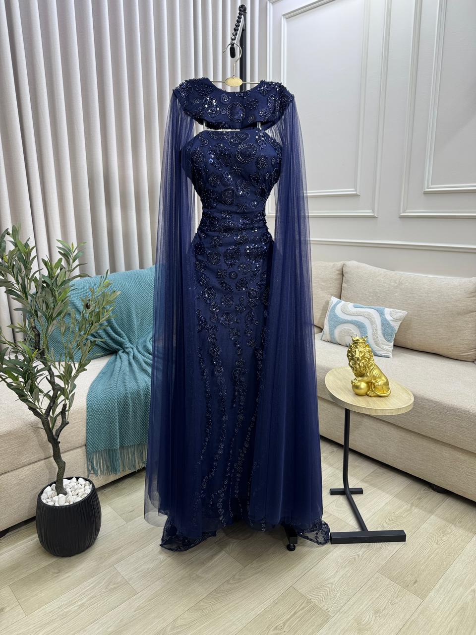 فستان سهرة أزرق تصميم فاخر للمناسبات الرفيعة