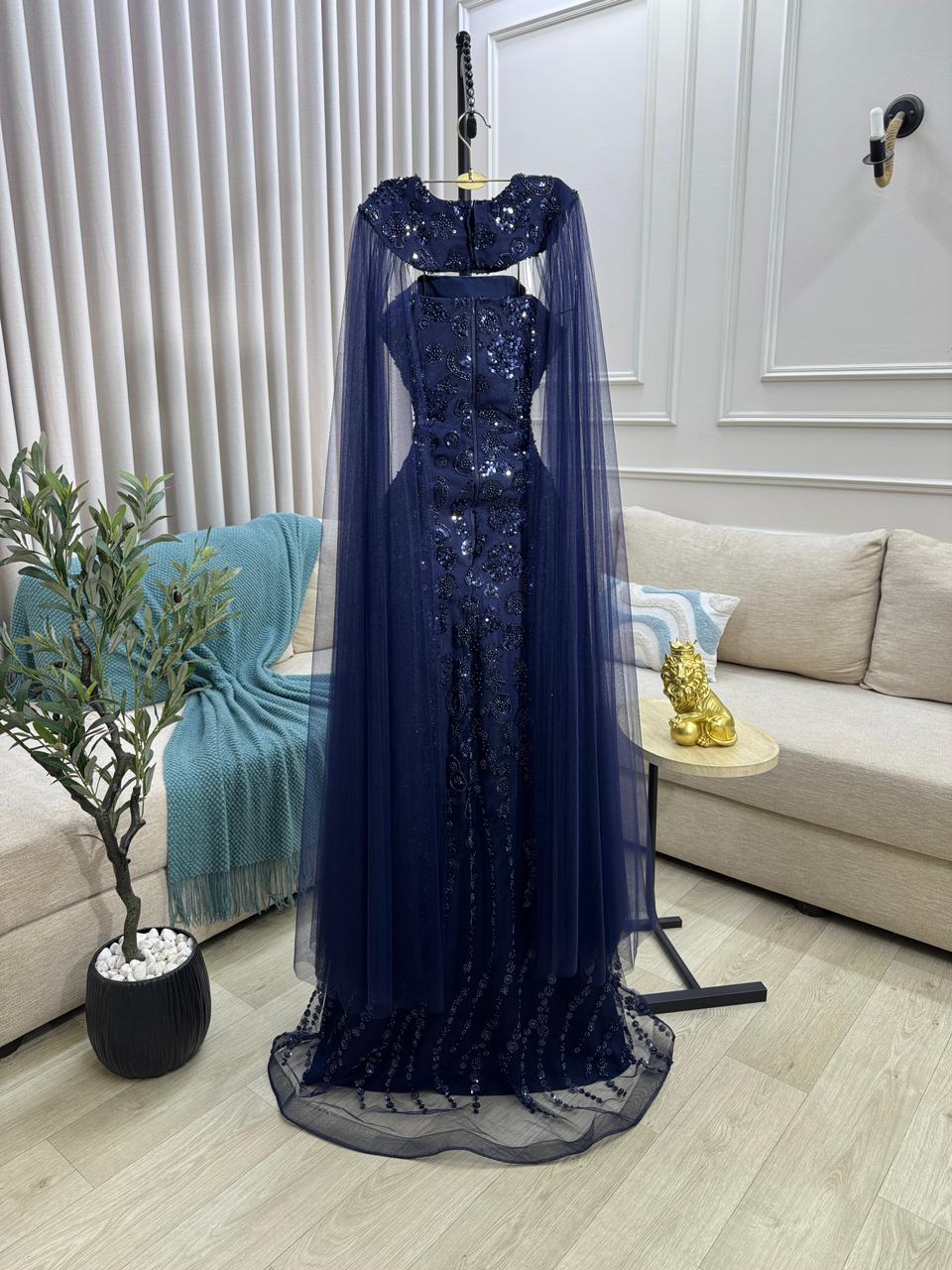 فستان سهرة أزرق تصميم فاخر للمناسبات الرفيعة - الصورة 2