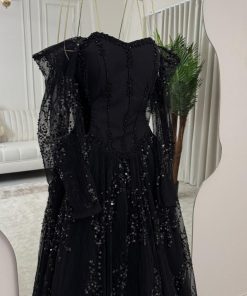 Alternative view of فستان سهرة أسود بتفاصيل دانتيل فاخرة