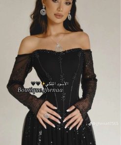 فستان سهرة أسود بتفاصيل دانتيل فاخرة
