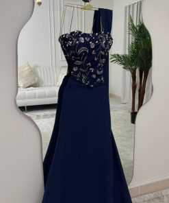 Alternative view of فستان سهرة كحلي طويل بتطريز فاخر