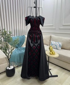 فستان سهرة أسود بتصميم أنيق