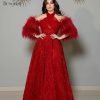 فستان سهرة أحمر بتطريز فاخر وأكمام ريش – تصميم أنثوي جريء