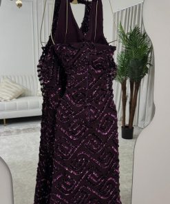 فستان سهرة موف مطرز بالكامل بالترتر اللامع