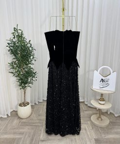 Alternative view of فستان سهرة أسود بتصميم مخملي وتنورة دانتيل تطريز ترتر الدمعه