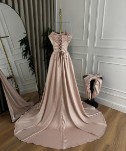 Alternative view of فستان سهرة وردي فاتح مع وردة مزخرفة