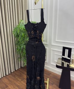 Alternative view of فستان سهرة أسود مزخرف بالزهور