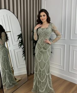 فستان سهرة فاخر بتطريز لؤلؤي