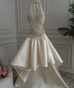 فستان سهرة بيج مزين بتطريزات لؤلؤية