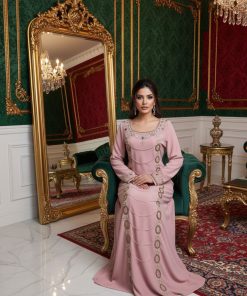 فستان وردي مزين بتفاصيل خرز وتطريزات لامعة - متجر روزيتا السعودي