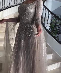 فستان سهرة شامبين مطرز بالخرز مع شال شفاف أنيق – متجر روزيتا السعودية