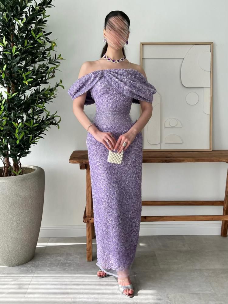 فستان سهرة موف فاتح مطرز ثلاثي الأبعاد بقصة أوف شولدر – متجر روزيتا السعودية