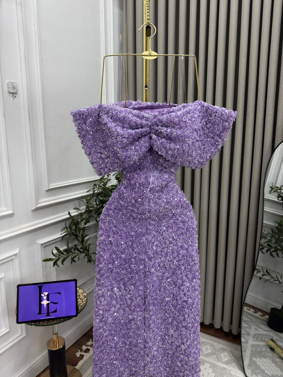 فستان سهرة موف فاتح ولون وردي مطرز ثلاثي الأبعاد بقصة أوف شولدر - الصورة 5