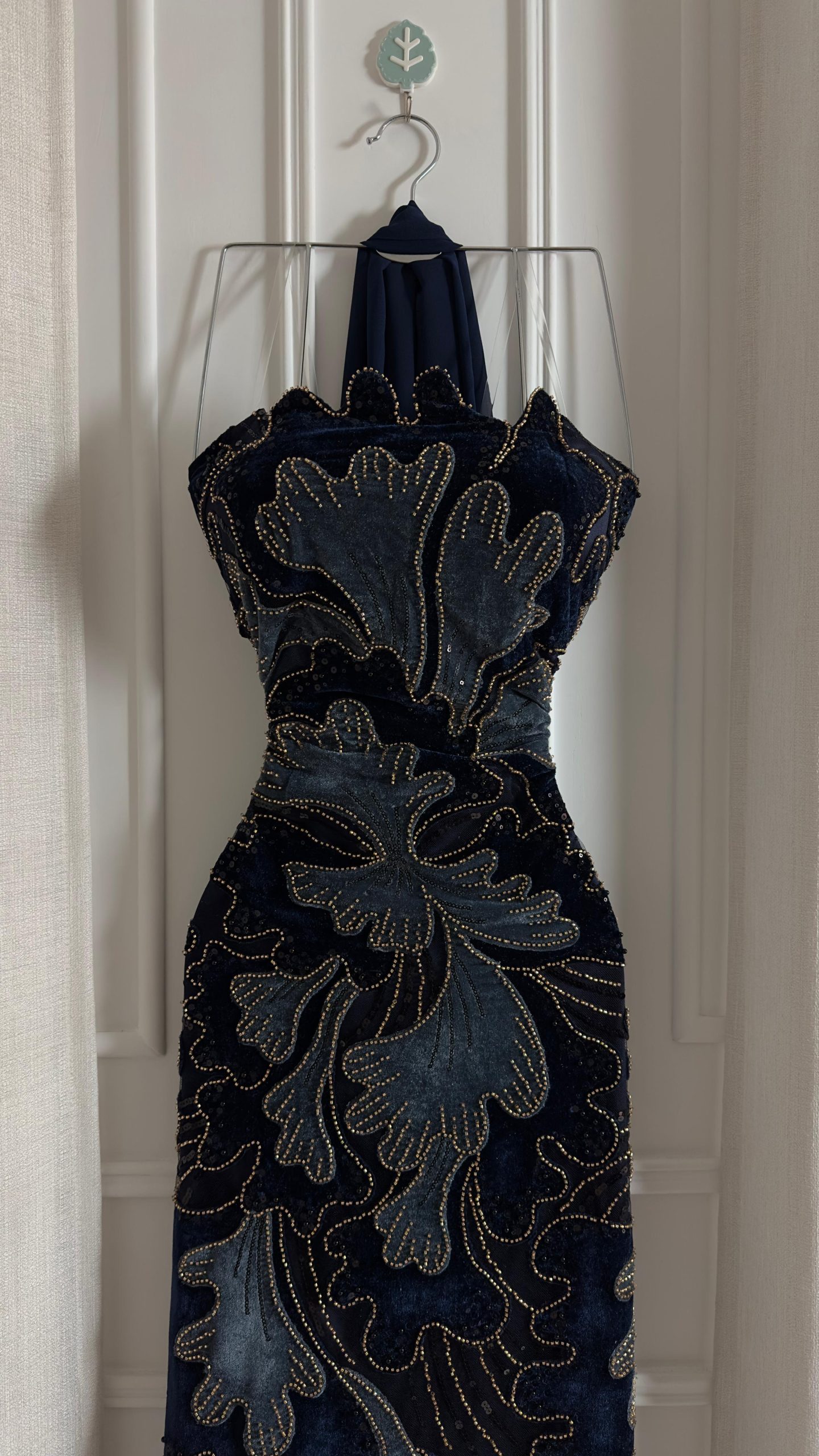 فساتين قطيفه تطريز بطانه باربي +شال جورجيت - الصورة 7