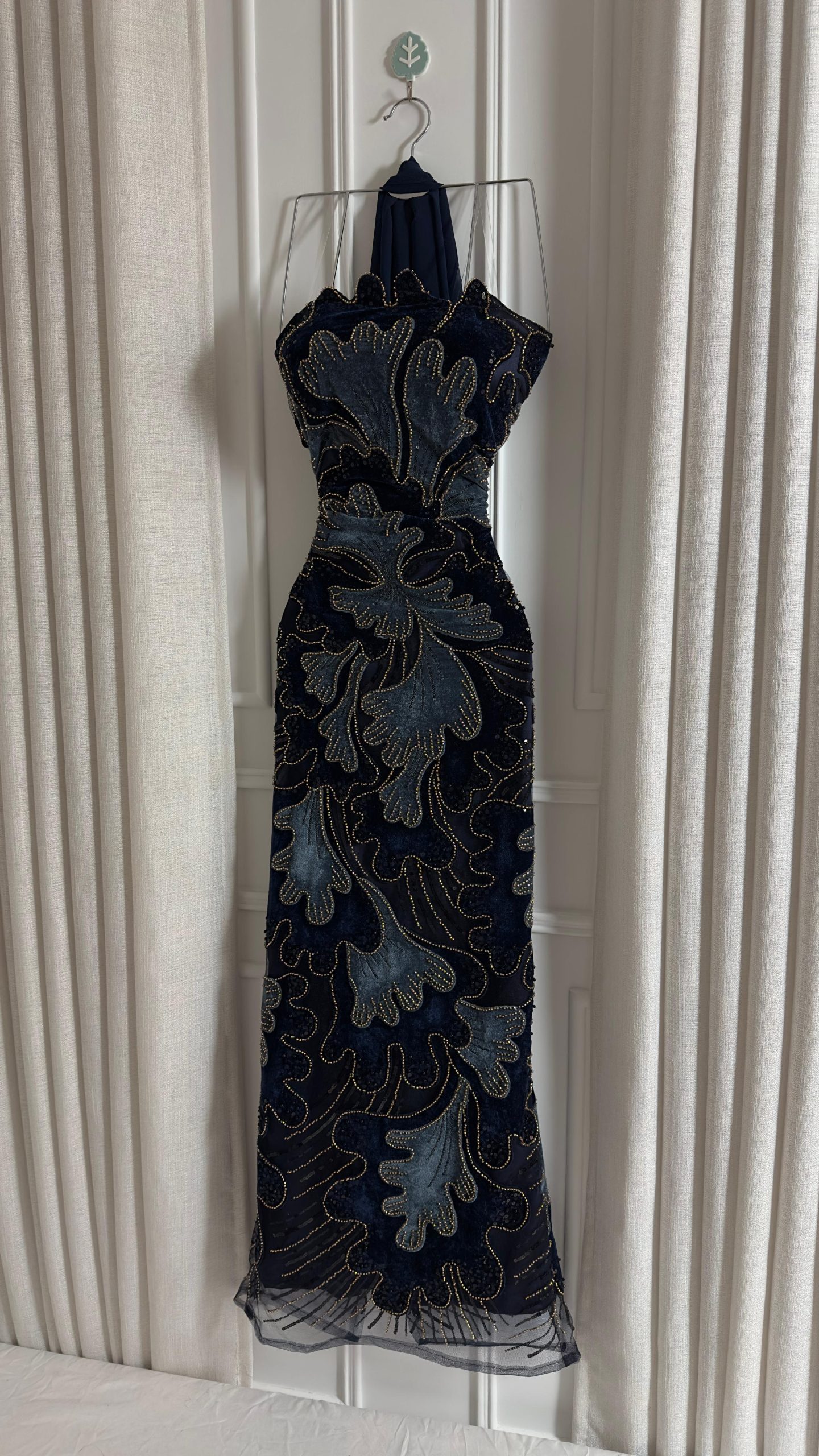 فساتين قطيفه تطريز بطانه باربي +شال جورجيت - الصورة 6