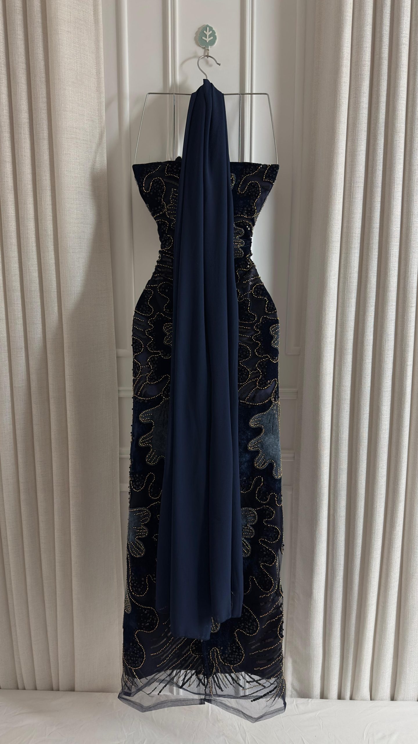 فساتين قطيفه تطريز بطانه باربي +شال جورجيت - الصورة 8