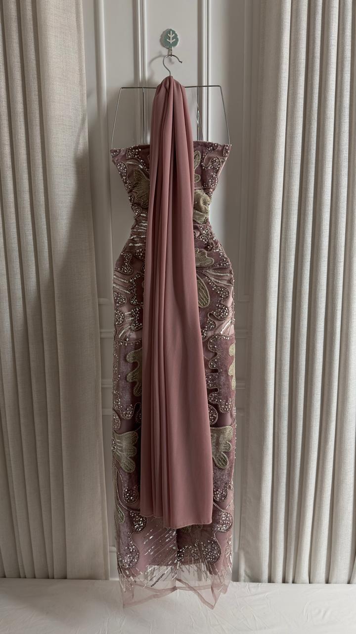 فساتين قطيفه تطريز بطانه باربي +شال جورجيت - الصورة 3