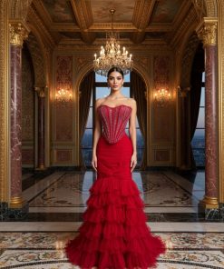 طقم سهرة أحمر بكورسيه مرصع وتنورة تول بطبقات – متجر روزيتا السعودي