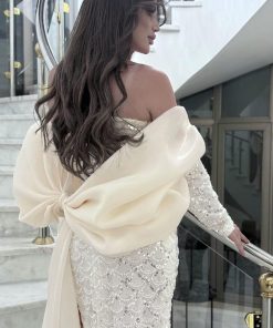 Alternative view of فستان سهرة بذيل طويل بتطريز لامع وتصميم أنثوي فاخر